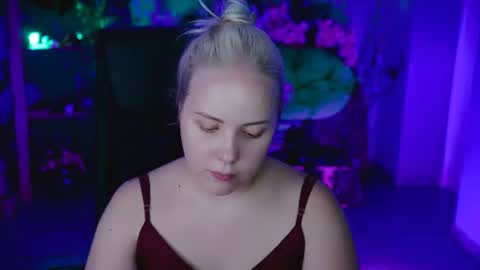 Snapshot of stellawatts chatting on 07.20.26 Stella online show from 07.20.26
