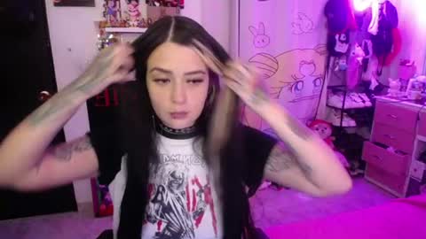 Snapshot of stephani_rousso chatting on 06.16.26 joha cosmo online show from 06.16.26