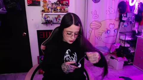 Snapshot of stephani_rousso chatting on 06.19.26 joha cosmo online show from 06.19.26