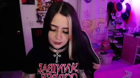 Snapshot of stephani_rousso chatting on 06.25.26 joha cosmo online show from 06.25.26