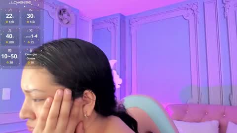 Snapshot of stephania_diamond chatting on 01.17.25         online show from 01.17.25