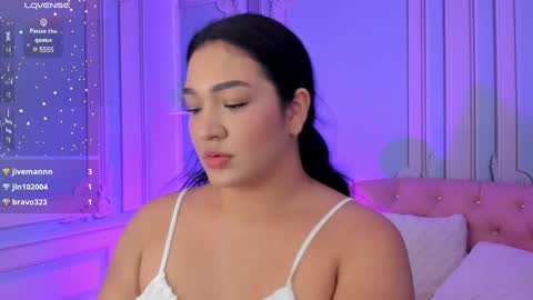 Snapshot of stephania_diamond chatting on 01.19.25         online show from 01.19.25