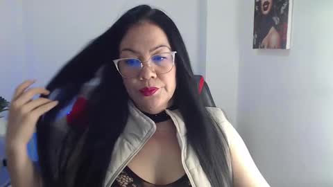 Snapshot of stephania_evanss chatting on 10.18.25 Stefania  online show from 10.18.25