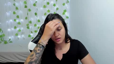 Snapshot of stephanie_ross_ chatting on 12.19.24 Stephanie online show from 12.19.24