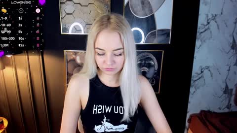 Snapshot of stephanie_sea chatting on 12.23.24 Stephanie Sea online show from 12.23.24