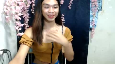 Snapshot of stephanie_zee chatting on 05.21.26 stephanie_zee online show from 05.21.26