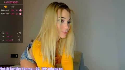 Snapshot of stephany_luxe chatting on 05.24.26 Stephany online show from 05.24.26