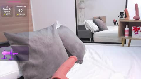 S T E P H A N Y A online show from 10.09.25