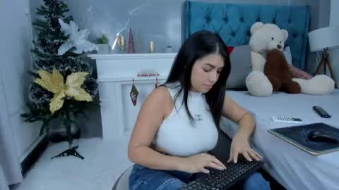 Stefanny online show from 12.22.25