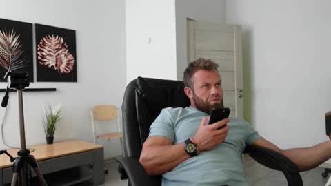 Snapshot of stewart_benzo chatting on 03.09.26 Stewart Barnz online show from 03.09.26