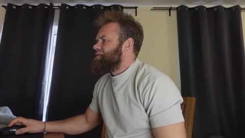 Snapshot of stewart_benzo chatting on 04.06.26 Stewart Barnz online show from 04.06.26