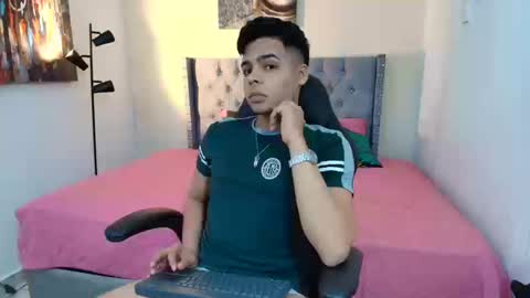 Snapshot of stewart_mateo_ chatting on 10.17.25 stewart online show from 10.17.25