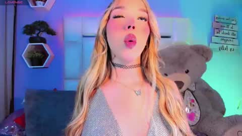 Steisee Reyes online show from 10.04.25