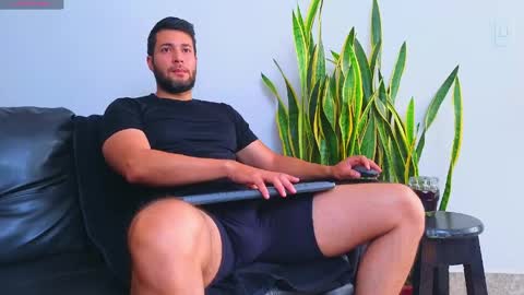 Snapshot of stiven_montiel chatting on 05.27.26 Stiven Montiel online show from 05.27.26