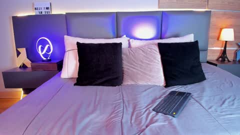 Stone Lee  online show from 02.05.25