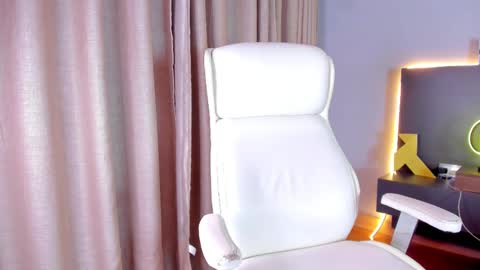 Stone Lee  online show from 02.17.25