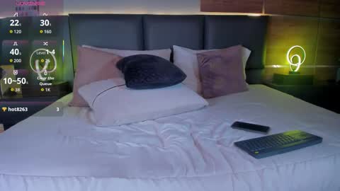 Stone Lee  online show from 09.14.25