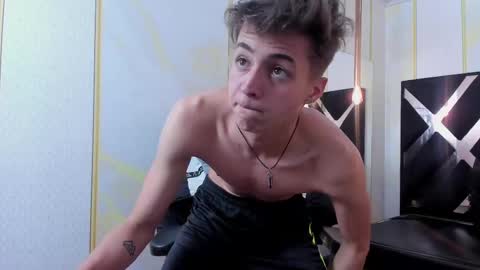 Snapshot of stonne69 chatting on 03.04.25 stonne69 online show from 03.04.25