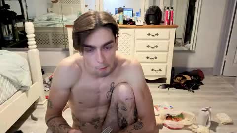 Snapshot of str8whiteboy21 chatting on 05.19.26 str8whiteboy21 online show from 05.19.26