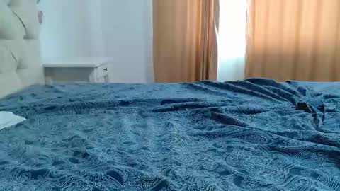 Snapshot of straight_curiouscock chatting on 12.21.24 Vivian online show from 12.21.24