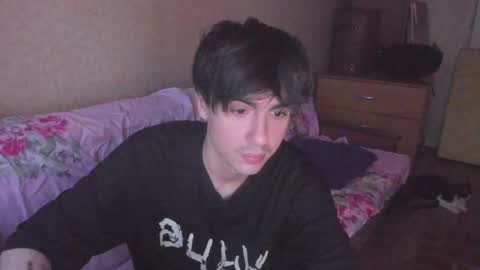 Snapshot of stralght_twinks chatting on 06.15.26 Ray online show from 06.15.26