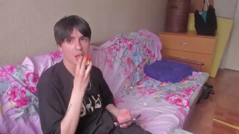 Snapshot of stralght_twinks chatting on 06.16.26 Ray online show from 06.16.26