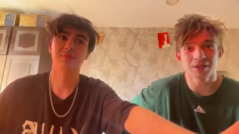 Snapshot of stralght_twinks chatting on 06.25.26 Ray online show from 06.25.26