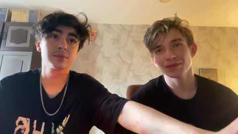 Snapshot of stralght_twinks chatting on 06.26.26 Ray online show from 06.26.26