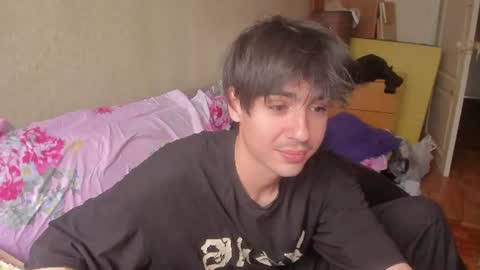 Snapshot of stralght_twinks chatting on 06.27.26 Ray online show from 06.27.26