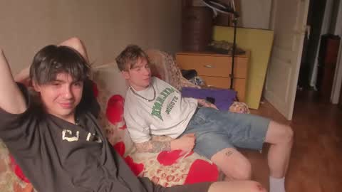 Snapshot of stralght_twinks chatting on 06.28.26 Ray online show from 06.28.26