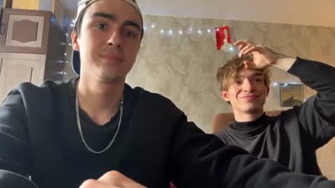 Snapshot of stralght_twinks chatting on 08.02.26 Ray online show from 08.02.26