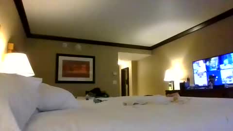 Snapshot of strangestslut chatting on 10.20.25 strangestslut online show from 10.20.25