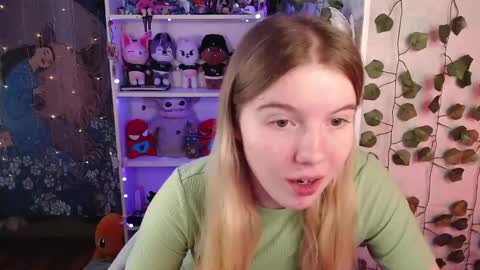 Snapshot of strawberry_juli chatting on 02.27.25 Juli online show from 02.27.25