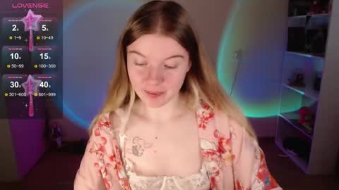 Snapshot of strawberry_juli chatting on 09.16.25 Juli online show from 09.16.25