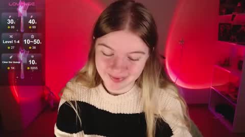 Snapshot of strawberry_juli chatting on 09.17.25 Juli online show from 09.17.25