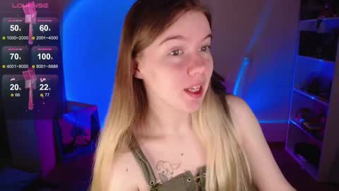 Snapshot of strawberry_juli chatting on 10.02.25 Juli online show from 10.02.25