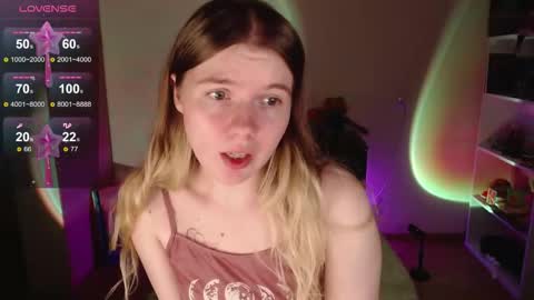 Snapshot of strawberry_juli chatting on 10.07.25 Juli online show from 10.07.25