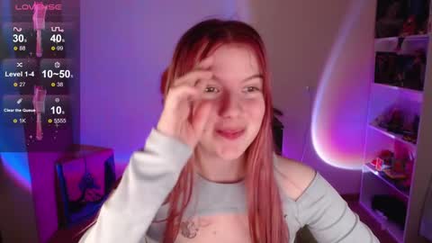 Snapshot of strawberry_juli chatting on 10.11.25 Juli online show from 10.11.25