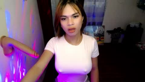 Snapshot of strawberry_kisses143 chatting on 07.28.26 strawberry_kisses143 online show from 07.28.26