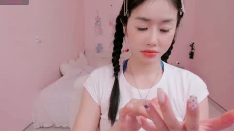 Snapshot of strawberry_loveee chatting on 09.19.25 strawberry_loveee online show from 09.19.25