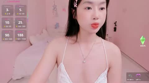 Snapshot of strawberry_loveee chatting on 09.29.25 strawberry_loveee online show from 09.29.25
