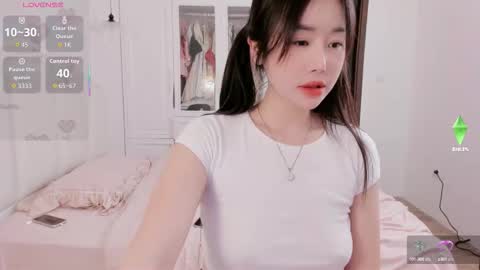 Snapshot of strawberry_loveee chatting on 10.16.25 strawberry_loveee online show from 10.16.25
