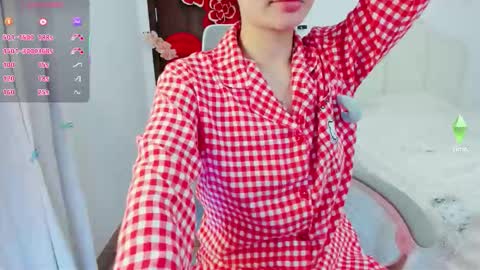 strawberry_loveee online show from 02.21.26