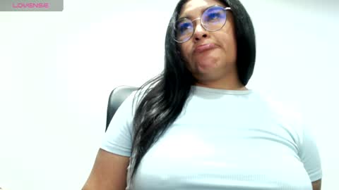 strawlux online show from 04.14.26