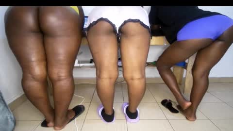 Snapshot of streetlioness chatting on 02.20.26 streetlioness online show from 02.20.26