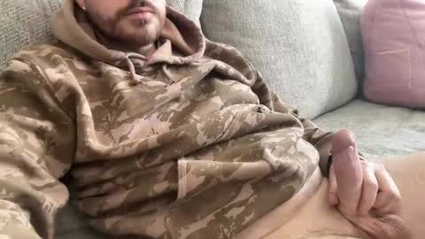 Snapshot of strongman4u2do chatting on 02.08.25 Jay online show from 02.08.25