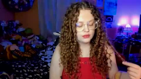 Snapshot of strwbby chatting on 09.25.25 Strwbby online show from 09.25.25