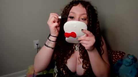 Snapshot of strwbby chatting on 11.18.25 Strwbby online show from 11.18.25