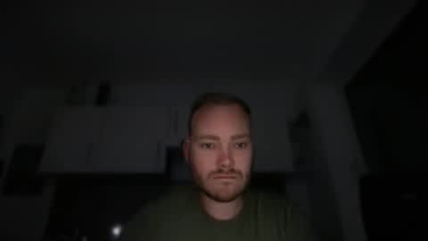 Snapshot of sub_austr chatting on 10.28.25 sub_austr online show from 10.28.25