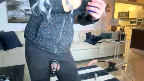 Sissy Isabella online show from 12.16.25